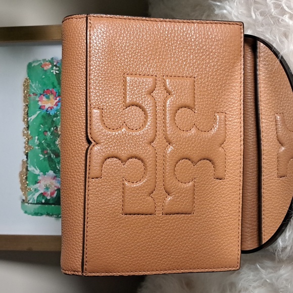 Tory Burch Handbags - Tory Burch Bombe T Combo Clutch Crossbody Bag